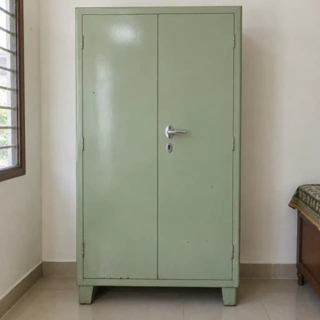 Double-door steel almirah with locker | லாக்கருடன் இரட்டைக் கதவு ஸ்டீல் பீரோ (1/1)