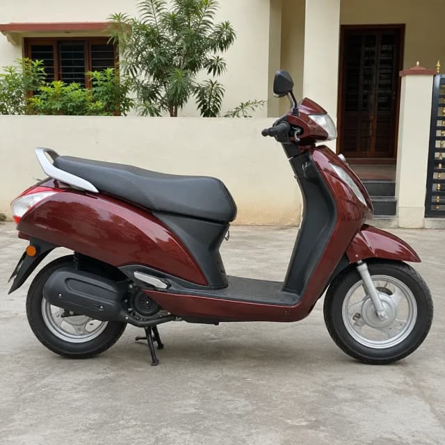 2019 gearless scooter, single owner, 18,000 km | 2019 கியர் இல்லா ஸ்கூட்டர், ஒரே உரிமையாளர் (1/2)